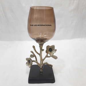 Magnifique support à bougie en verre avec design floral en aluminium doré brillant pour hôtel, restaurant et resort, accents d'éclairage. - Product Image 6