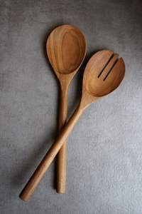 Cuillère à salade en bois naturel, ustensile de cuisine artisanal en bois massif pour mélanger, servir, cuisiner, finition lisse, respectueux de l'environnement - Product Image 3