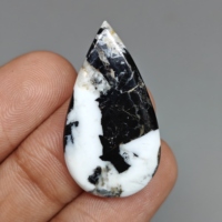 Cabujón de Búfalo Blanco en Forma de Pera para Joyería, 32x18x4 mm. 17 Ct. E1245