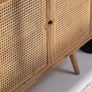 Buffet en rotin Vandana Pebble Flux avec deux tiroirs et deux portes pour des intérieurs modernes et élégants - Product Image 5