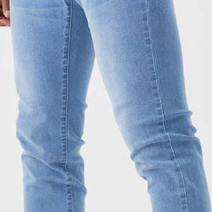 กางเกงยีนส์ลำลองขายส่ง ปักโลโก้ได้ตามต้องการ ทรงสลิมฟิต สกินนี่ สำหรับผู้ชาย / กางเกงยีนส์ผู้ชายคุณภาพสูง สีฟ้าอ่อน ล้างแบบคลาสสิก - Product Image 4