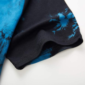 Chemises pour hommes en coton 100% coupe ample, fabrication artisanale, design personnalisé sur toute la surface, imprimé tie-dye et col rond à manches courtes - Product Image 3