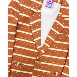 เสื้อเบลเซอร์ลายทางสีส้มและสีขาวสำหรับเด็กผู้ชาย - Product Image 3