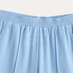 Ensemble short deux pièces pour homme, conçu pour la flexibilité, le confort et la respirabilité lors de la course à pied, de la gym ou pour l'été. - Product Image 5