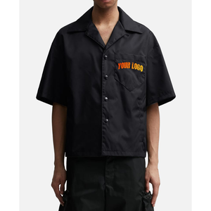 เสื้อเชิ้ตทำงานแขนสั้นสีดำแบบยูนิเซ็กซ์ พิมพ์ลายโลโก้ด้านหน้า ทรงปกติ ปิดด้วยเชือกผูก เหมาะสำหรับใส่ลำลองในฤดูร้อน ระบายอากาศได้ดี - Product Image 4