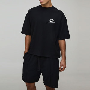 เสื้อยืดกางเกงขาสั้นชุดเซ็ตผู้ชาย สไตล์ลำลองทันสมัยสำหรับฤดูร้อน สินค้าขายดีมาใหม่ ผ้าฝ้าย 100% ระบายอากาศได้ดี รับสกรีนลายตามสั่ง MOQ ต่ำ - Product Image 1