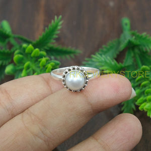 Bague en argent sterling 925 avec perle blanche naturelle, faite à la main, style halo perlé, bijou minimaliste pour mariée, cadeau pour femme, unisexe - Product Image 5