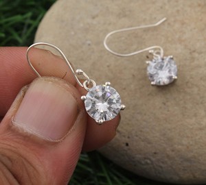 Pendientes Clásicos de Plata de Ley 925 con Circonita Cúbica, Corte Brillante, 4 Puntas, Forma de Gota de Agua, para Mujer, para Bodas, Uso Diario - Product Image 5