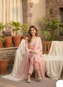 Estilos elegantes y bonitos en 2 colores con bordados de lujo, tallas M a 3XL, corte recto, borde tradicional, conjunto de kurti para adultos. - Product Image 3