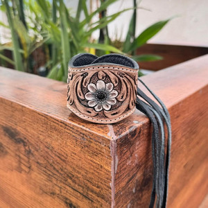 สร้อยข้อมือหนังแท้ลายดอกไม้สำหรับผู้หญิงสายรัดข้อมือสไตล์คาวบอยตะวันตกทำด้วยมือ - Product Image 3