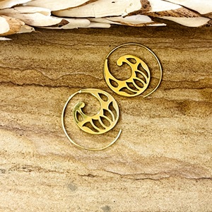 Último Diseño Pendientes de Aro Boho con Espiral de Loto, Pendientes Tribales de Latón para Mujer, Pendientes Florales en Espiral Bañados en Oro de 18k, Venta al por Mayor OEM - Product Image 5