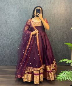 Kurti traditionnel Naryanpet en soie et coton avec broderies et dupatta en tulle, tenue décontractée multicolore, vêtement ethnique, couleur vin - Product Image 6