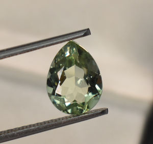 Piedras preciosas sueltas facetadas de pera de amatista verde de laboratorio Piedras cortadas calibradas en tamaños 10X7mm 12X9mm 14X10mm 16X12mm - Product Image 6