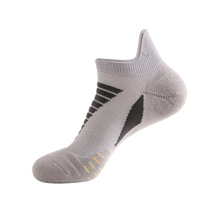 Chaussettes de sport athlétiques pour hommes en gros, respirantes, thermiques, pour le basketball, en polyester, à motif lettres, vente en gros, cadeau - Product Image 2