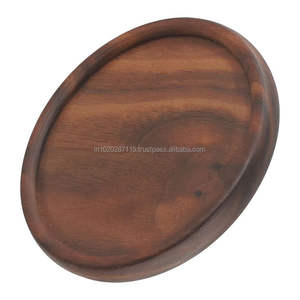 Ensemble de sous-verres en bois de finition naturelle au design simple idéal pour la décoration de ferme rustique et de style bohème - Product Image 1