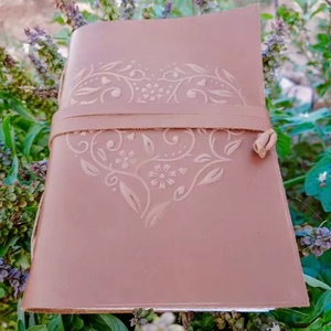 Carnet de notes A4 élégant et classique en cuir véritable, rechargeable, couverture rigide, professionnel, pour voyage, 7 Stone Lady Leather Journal - Product Image 1