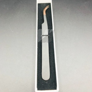 Pince à épiler en acier inoxydable japonais gris mat avec logo personnalisé, pointe en or rose, matériau en titane pour la beauté - Product Image 2