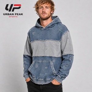 Sudadera con capucha para hombre con efecto desgastado, corte holgado, hombros relajados y apariencia urbana moderna. - Product Image 5