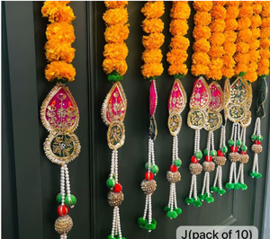 Décoration murale traditionnelle de Diwali avec guirlande de marigolds et motif Diya pour la décoration intérieure du salon. - Product Image 3