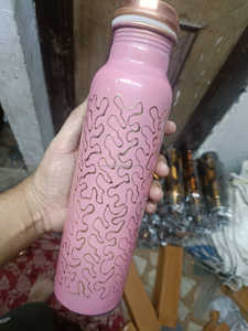 Ensemble de verres à eau en cuivre élégant et artisanal, design gravé avec poignée, vaisselle en cuivre pur par UCI, logo personnalisable - Product Image 6