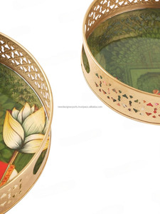 Bandeja Pichwai para regalos de devolución Bandeja de metal redonda Artículos de decoración para el hogar | Bandeja tradicional para Diwali | Bandejas de regalo elegantes para boda - Product Image 2