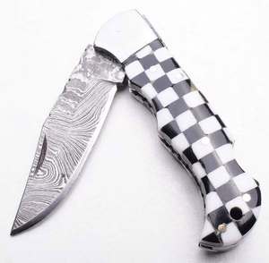 Outil utilitaire pliant en acier à motifs, fait main, avec poignée en damier, pièce de présentation exécutive - Product Image 4