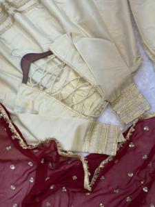 Conjunto de traje Anarkali de diseñador de alta gama que ofrece un ajuste cómodo y detalles refinados, ideal para fiestas y ocasiones festivas. - Product Image 3