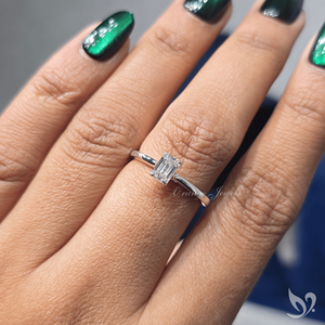Bague de fiançailles de luxe en or blanc avec diamant de laboratoire taille émeraude délicat 0,50 ct, minimaliste, solitaire cathédrale, bande fine pour mariage - Product Image 5