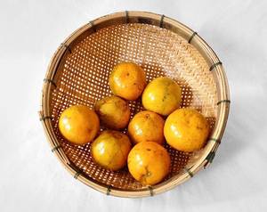 ตะกร้าไม้ไผ่สานมือ สำหรับใส่ผักผลไม้  แบบไทย  เป็นมิตรกับสิ่งแวดล้อม  กระชอนครัว  งานแฮนด์เมดจากไม้ไผ่ธรรมชาติ  รับผลิตแบบ OEM - Product Image 1