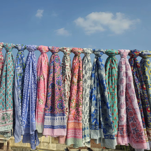 ผ้าซิ่นพิมพ์ลายบล็อกทำมือจากผ้าฝ้ายขายส่ง ผ้าพันคอชายหาดสไตล์อินเดีย ผ้าคลุมไหล่สไตล์โบโฮสำหรับผู้หญิง ขายส่งจำนวนมาก - Product Image 1