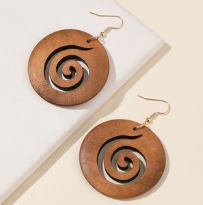 Boucles d'oreilles pendantes ethniques modernes en bois pour femme, faites à la main, rustiques, pour fêtes, usage quotidien et occasions festives, bijoux statement - Product Image 3