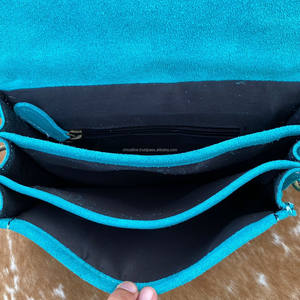 Petit sac à bandoulière à franges en cuir suédé turquoise usiné et fait à la main pour les cheveux occidentaux des femmes sur le sac à bandoulière floral en cuir de vachette - Product Image 5