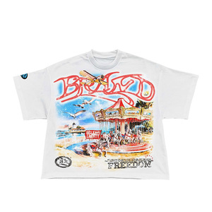 เสื้อยืดแขนสั้นสีขาวสำหรับผู้ชาย BRAVO ลายพิมพ์ Carousel ดีไซน์ Freedom ทรงปกติ คอเต่า สไตล์ทางการ ผ้าฝ้าย 100% - Product Image 1