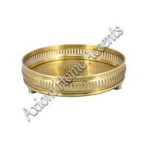 Elegante bandeja de latón con acabado pulido para servir en fiestas de Navidad y decoración de mesa de Axiom Home Accents - Product Image 2
