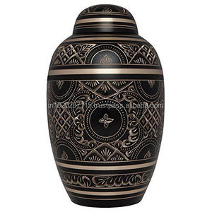 Urna de cenizas humanas de cremación para adultos de latón de calidad superior para recuerdo funerario con talla decorativa artística hecha a mano - Product Image 2