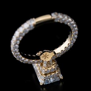 Anillo de compromiso de plata 925 chapado en oro de 18 quilates con moissanita de corte esmeralda para mujer, fabricante de joyería personalizada. - Product Image 3