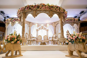 Mandap de Boda Triple de FRP, el Más Hermoso, Decoración para Boda Maharani, Mandap de Boda Gujarati en Línea, Decoración para Boda con Tres Pilares, EE. UU. - Product Image 5