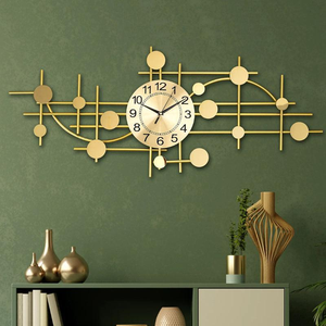 Horloge murale contemporaine en métal noir à plusieurs anneaux, avec des chiffres en blocs audacieux, disponible à prix de gros. - Product Image 4