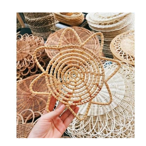 Set de table rond fait main en jacinthe d'eau et jonc de mer naturels tressés - Product Image 4