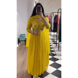 Robe trapèze faite main pour soirée, en mousseline à imprimé floral avec broderies et sequins, taille XL, taille naturelle - Product Image 3