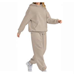 Ensemble de survêtement beige surdimensionné personnalisé pour femme, fabriqué au Pakistan – Nouveauté, doux et confortable - Product Image 3