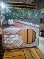 Dalles de terrasse en bois dur d'acacia traditionnelles à emboîtement 300x300mm carrées lisses à clipser antidérapantes écologiques résistantes aux intempéries