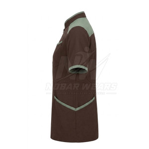 Blouse de travail médicale avec demi-fermeture éclair sur le devant, manches courtes, col montant et construction confortable pour les tâches quotidiennes - Product Image 5