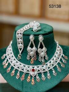 Ensemble collier et boucles d'oreilles élégants pour femme, plaqué or, zircon, design feuille tendance, chaîne corde 16 pouces, modèle 53137 - Product Image 2