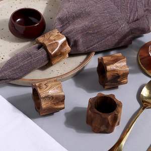 Porte-serviettes en bois moderne, conçu pour les maisons tendance, les cuisines élégantes et la décoration de table contemporaine. - Product Image 5