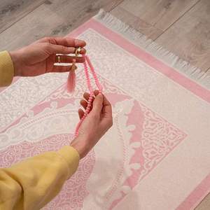 Alfombras de Oración Sajdah Acolchadas Musulmanas de Nuevo Diseño, Venta al por Mayor de Fábrica, Regalo Islámico para Ramadán, Alfombra de Oración para Viajes, Alfombras para Interiores - Product Image 1