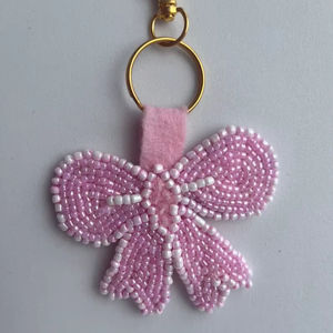 Breloque de sac élégante en broderie de perles de rocaille, porte-clés tendance en perles de rocaille pour sacs à main - Product Image 1