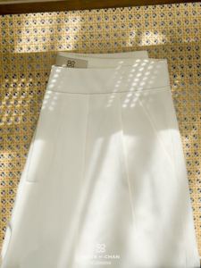 Pantalon tailleur femme taille haute crème à jambe large, ourlet effiloché, détail manchette, longueur complète, pour le bureau, en polyester et élasthanne LUCIA - Product Image 4