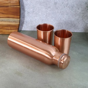 Botella de Agua de Cobre con Tapa y Dos Tazas, Diseño Moderno, Juego de Bebidas Portátil para el Hogar, METAL LINE EXPORTS - Product Image 4