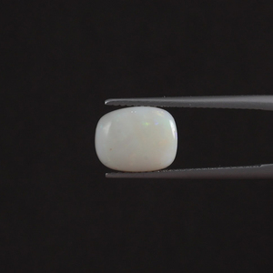 โอปอลสีขาวธรรมชาติแบบขายส่ง น้ำหนัก 2.51 กะรัต รูปทรงคุชชั่น ขนาด 11x8.5 มม. ได้รับการรับรองจาก IGI ขัดเงาด้วยมือ ลงแว็กซ์/น้ำมัน - Product Image 1